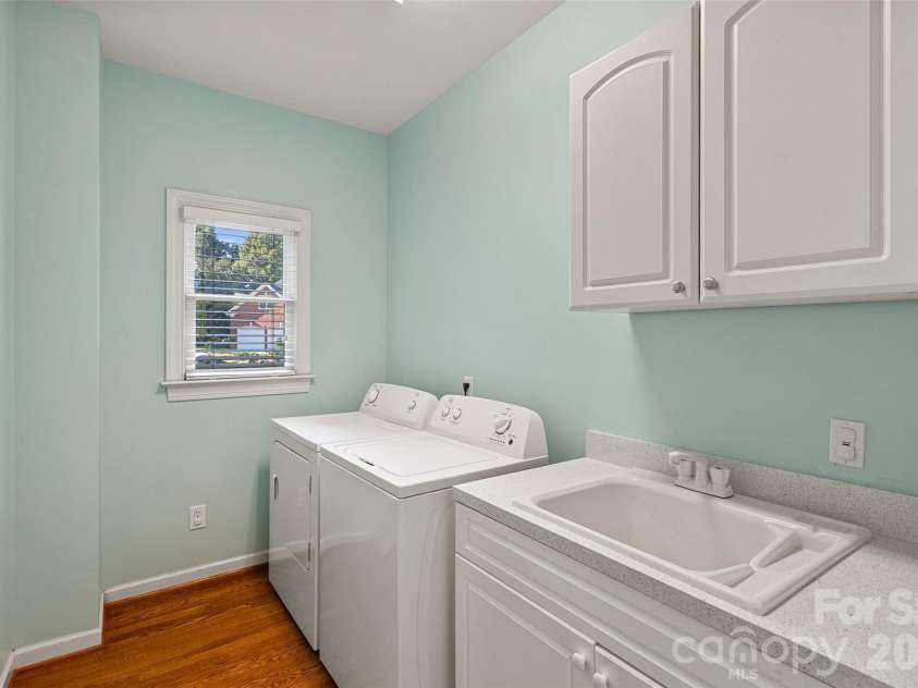 6424 Creola Road, Charlotte, NC 28226.  MLS# CAR4382975, YatesRealty ID 26573. Laundry