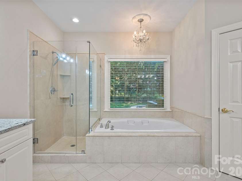6424 Creola Road, Charlotte, NC 28226.  MLS# CAR4382975, YatesRealty ID 26573. Primary Bathroom
