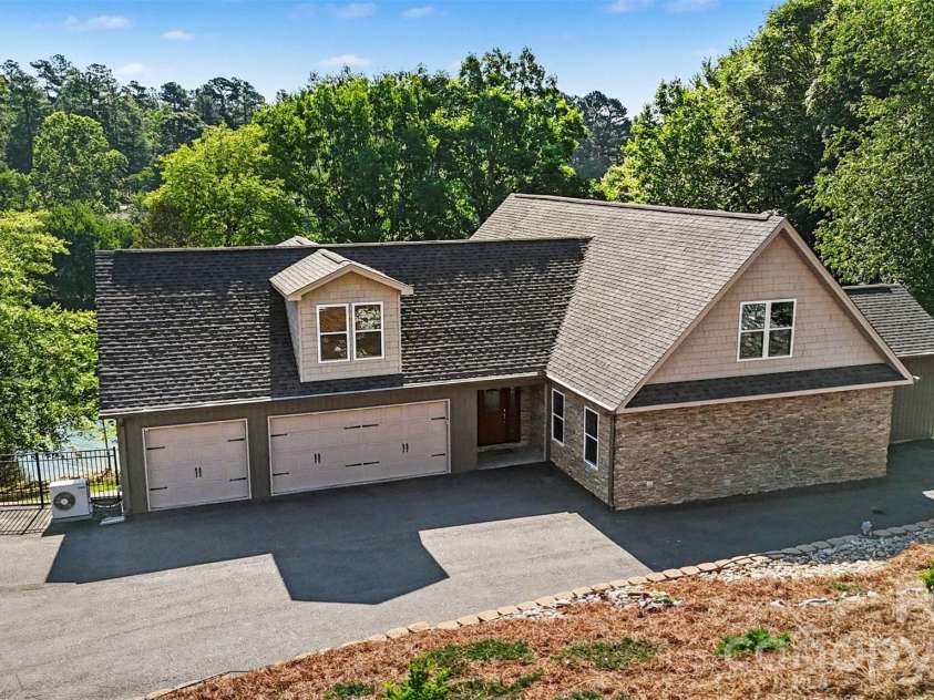 393 Stillwater Road, Troutman, NC 28166.  MLS# CAR4384450, YatesRealty ID 26574. 