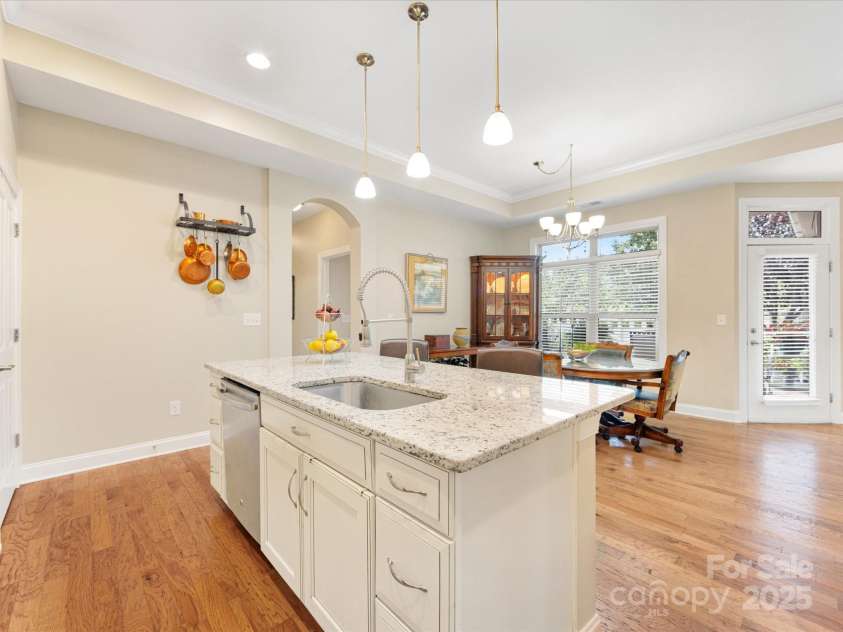 1313 Haywood Park Drive, Waxhaw, NC 28173.  MLS# CAR4279018, YatesRealty ID 26575. Subway Tile Backsplash & Under-Cabinet Lighting Make This Kitchen Perfect for Cooking & Entertaining