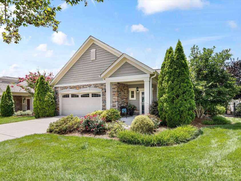 1313 Haywood Park Drive, Waxhaw, NC 28173.  MLS# CAR4279018, YatesRealty ID 26575. Welcome Home to The Courtyards at Marvin!