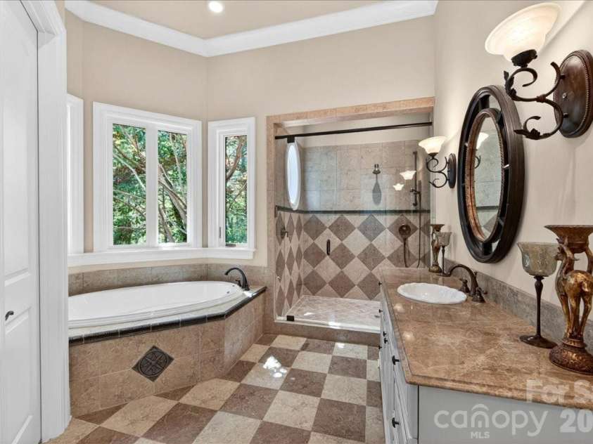 5424 Gorham Drive, Charlotte, NC 28226.  MLS# CAR4381431, YatesRealty ID 26575. 2nd primary bath