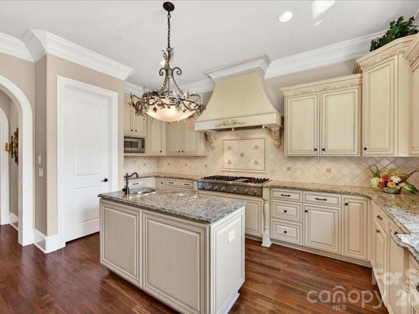 5424 Gorham Drive, Charlotte, NC 28226.  MLS# CAR4381431, YatesRealty ID 26575. Kitchen