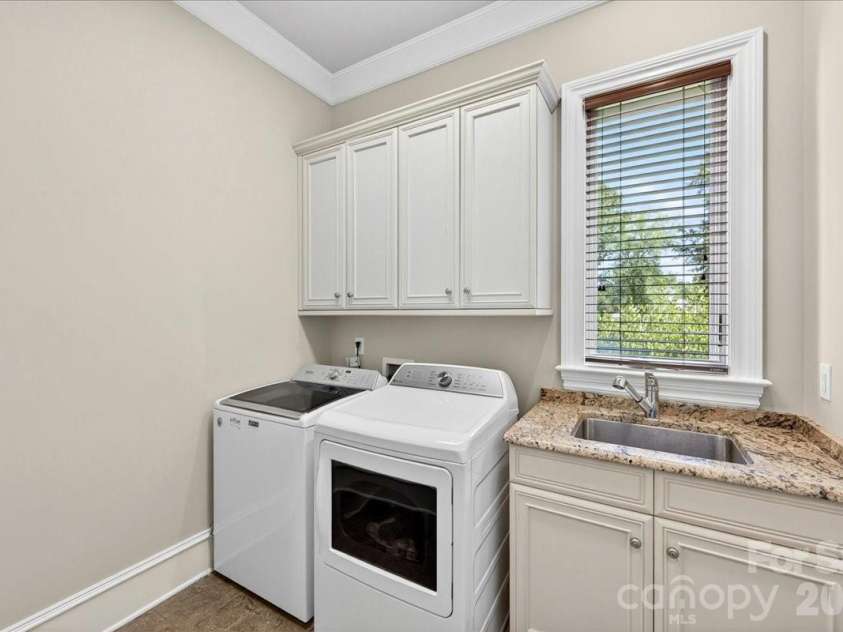 5424 Gorham Drive, Charlotte, NC 28226.  MLS# CAR4381431, YatesRealty ID 26575. Laundry room