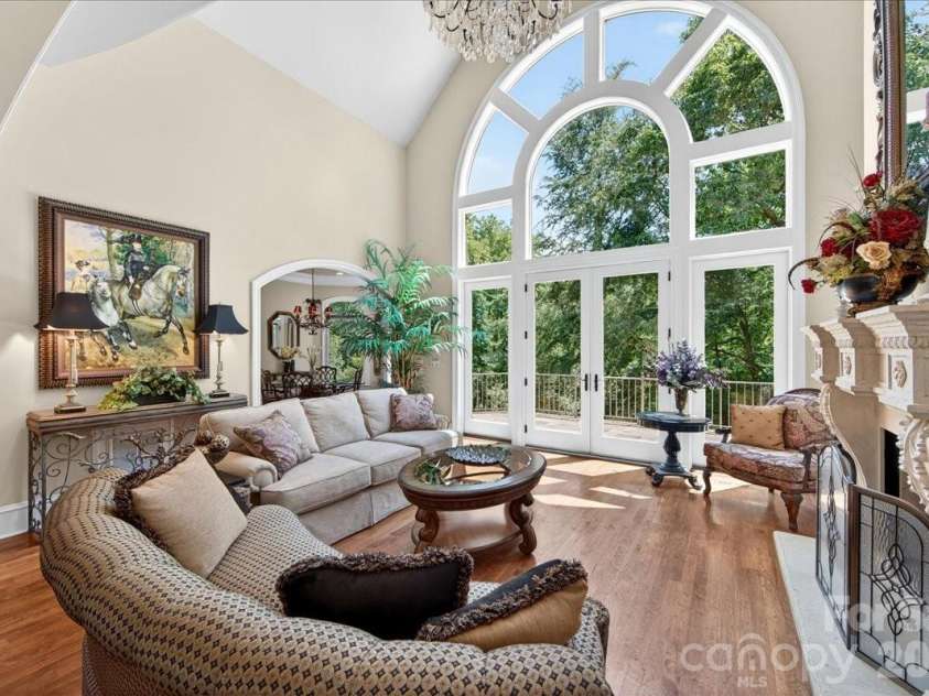 5424 Gorham Drive, Charlotte, NC 28226.  MLS# CAR4381431, YatesRealty ID 26575. Living room