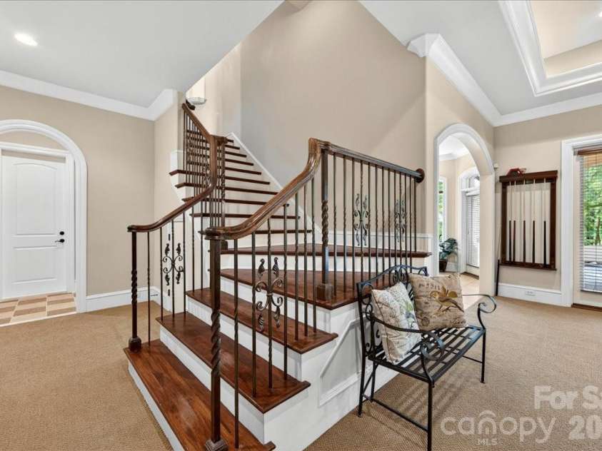 5424 Gorham Drive, Charlotte, NC 28226.  MLS# CAR4381431, YatesRealty ID 26575. Lower level landing