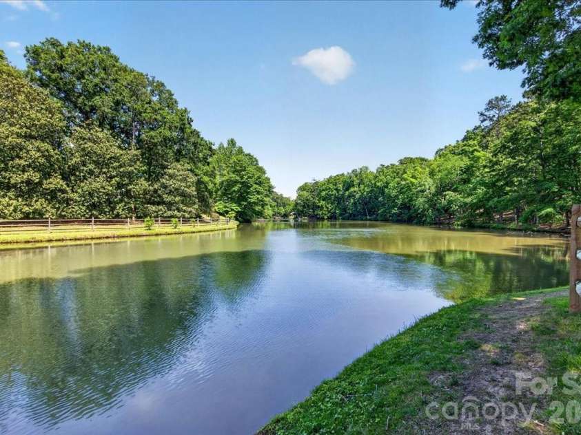 5424 Gorham Drive, Charlotte, NC 28226.  MLS# CAR4381431, YatesRealty ID 26575. Pellyn Wood Lake