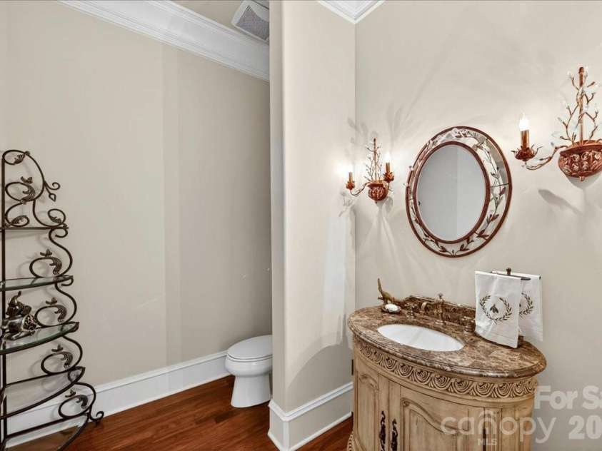 5424 Gorham Drive, Charlotte, NC 28226.  MLS# CAR4381431, YatesRealty ID 26575. Powder room