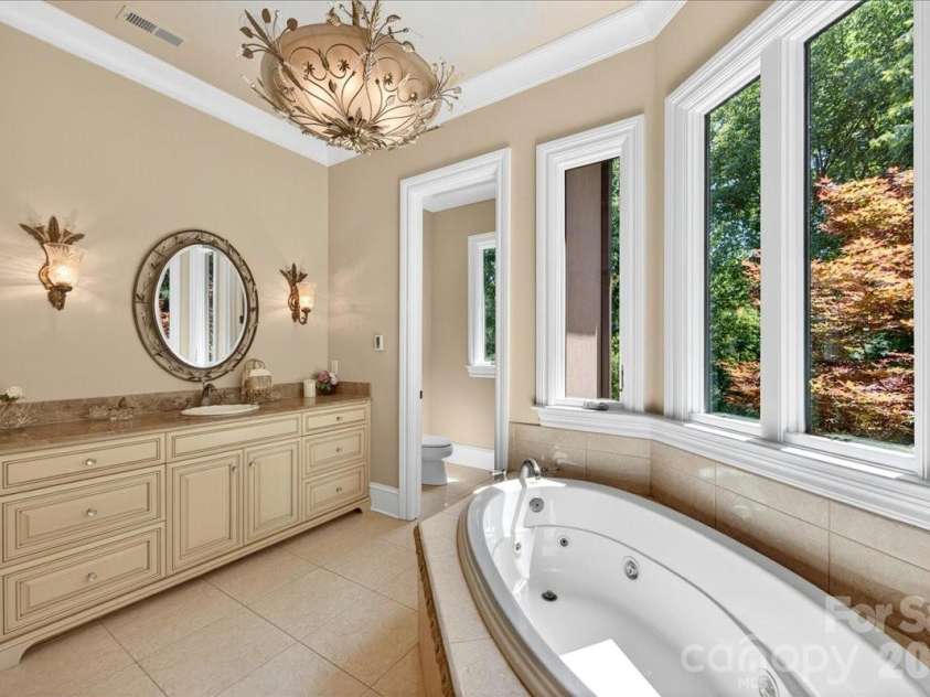 5424 Gorham Drive, Charlotte, NC 28226.  MLS# CAR4381431, YatesRealty ID 26575. Primary bath