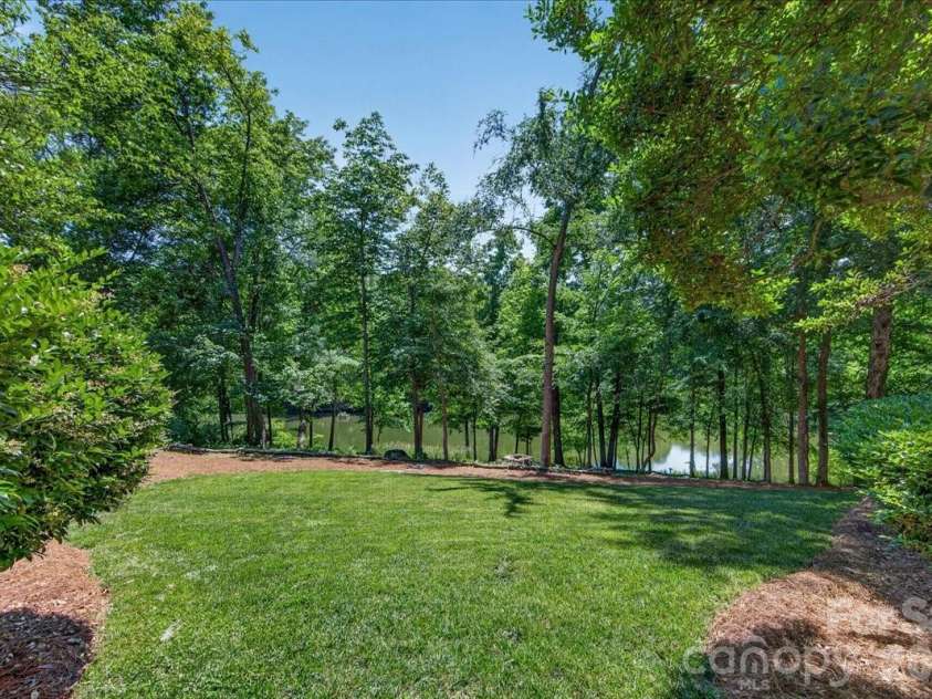 5424 Gorham Drive, Charlotte, NC 28226.  MLS# CAR4381431, YatesRealty ID 26575. Rear yard
