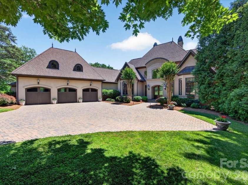 5424 Gorham Drive, Charlotte, NC 28226.  MLS# CAR4381431, YatesRealty ID 26575. Welcome home