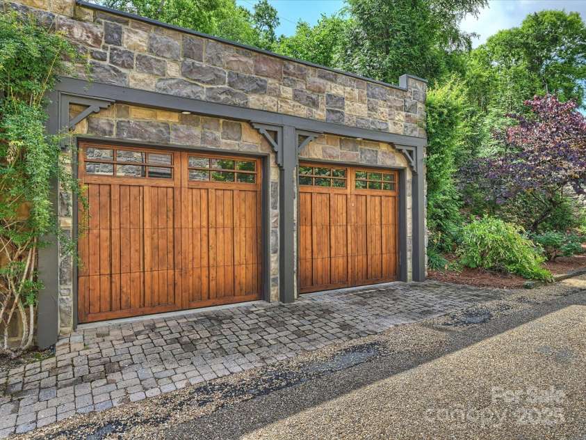 1522 High Street, Charlotte, NC 28211.  MLS# CAR4260875, YatesRealty ID 26576. 