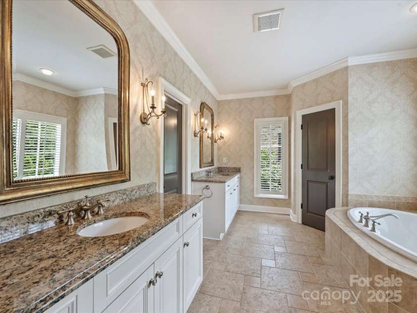 1522 High Street, Charlotte, NC 28211.  MLS# CAR4260875, YatesRealty ID 26576. 