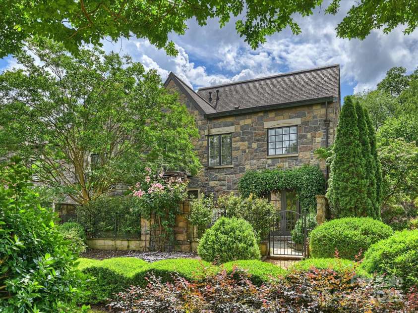1522 High Street, Charlotte, NC 28211.  MLS# CAR4260875, YatesRealty ID 26576. 