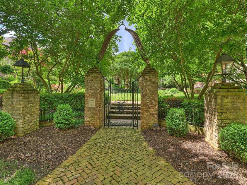 1522 High Street, Charlotte, NC 28211.  MLS# CAR4260875, YatesRealty ID 26576. 