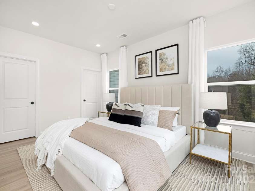 9423 Weston Woods Lane, Charlotte, NC 28216.  MLS# CAR4251524, YatesRealty ID 26578. 2nd level primary