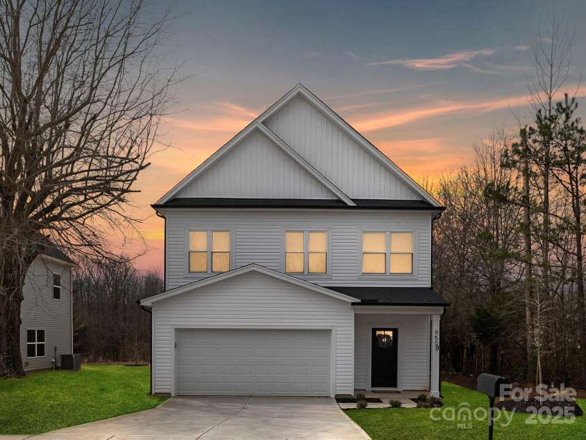 9423 Weston Woods Lane, Charlotte, NC 28216.  MLS# CAR4251524, YatesRealty ID 26578. 