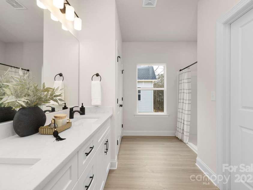 9423 Weston Woods Lane, Charlotte, NC 28216.  MLS# CAR4251524, YatesRealty ID 26578. 