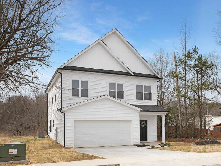9423 Weston Woods Lane, Charlotte, NC 28216.  MLS# CAR4251524, YatesRealty ID 26578. 