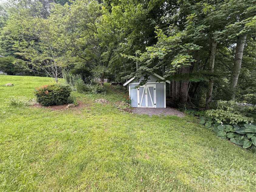 46 High Meadow Lane, Waynesville, NC 28786.  MLS# CAR4276841, YatesRealty ID 26579. 