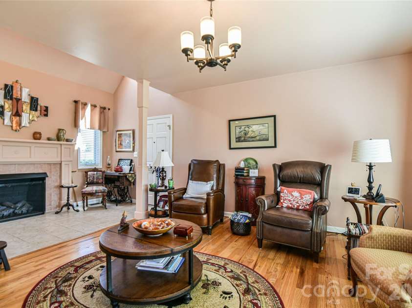 518 Forest Ridge Drive, Mars Hill, NC 28754.  MLS# CAR4384980, YatesRealty ID 26579. 