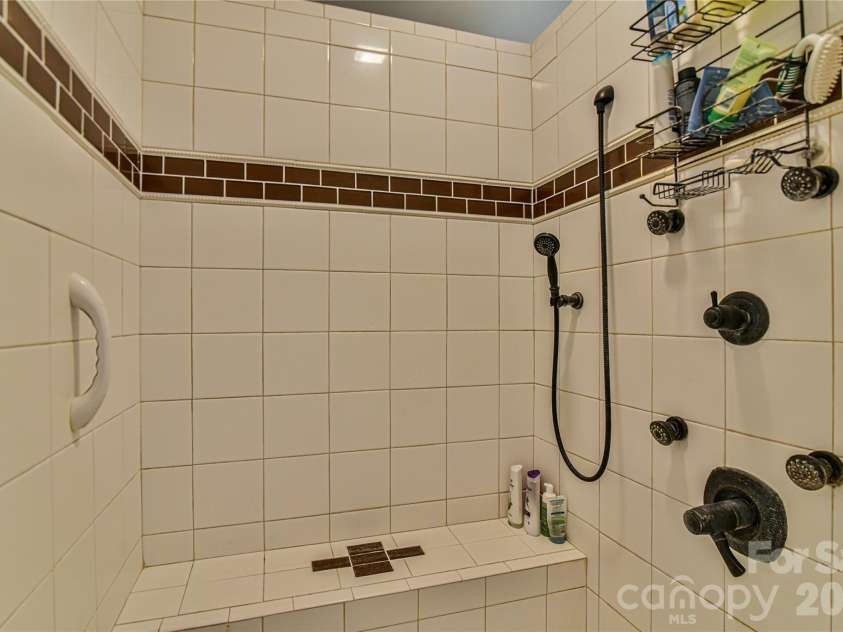 518 Forest Ridge Drive, Mars Hill, NC 28754.  MLS# CAR4384980, YatesRealty ID 26579. 