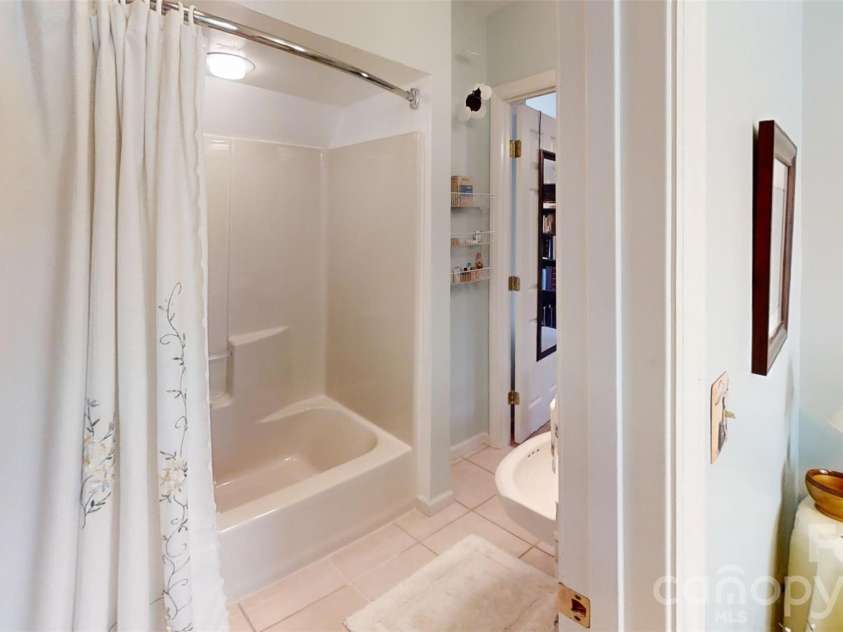 518 Forest Ridge Drive, Mars Hill, NC 28754.  MLS# CAR4384980, YatesRealty ID 26579. 