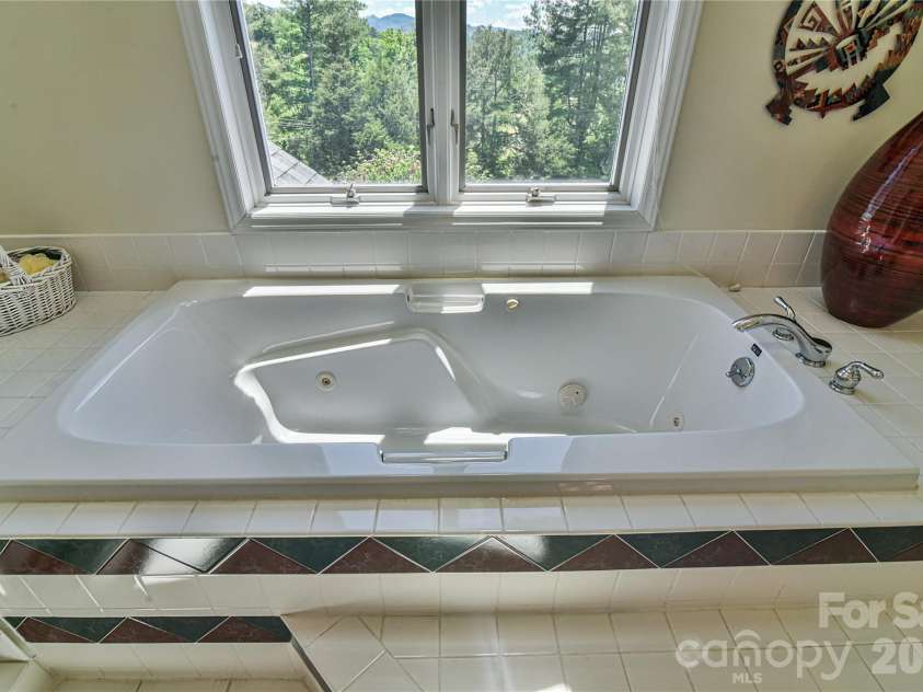 518 Forest Ridge Drive, Mars Hill, NC 28754.  MLS# CAR4384980, YatesRealty ID 26579. 