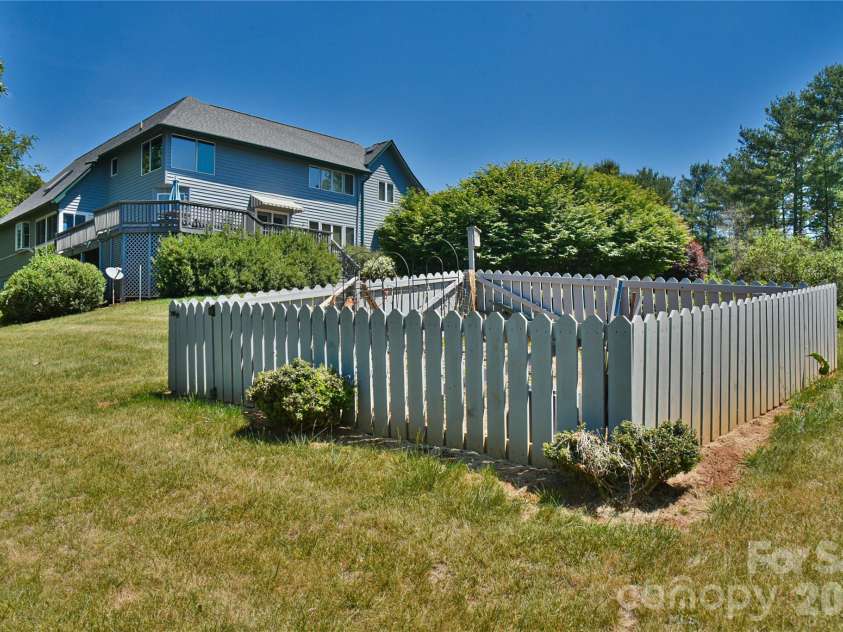 518 Forest Ridge Drive, Mars Hill, NC 28754.  MLS# CAR4384980, YatesRealty ID 26579. 