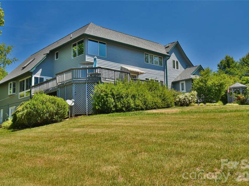 518 Forest Ridge Drive, Mars Hill, NC 28754.  MLS# CAR4384980, YatesRealty ID 26579. 