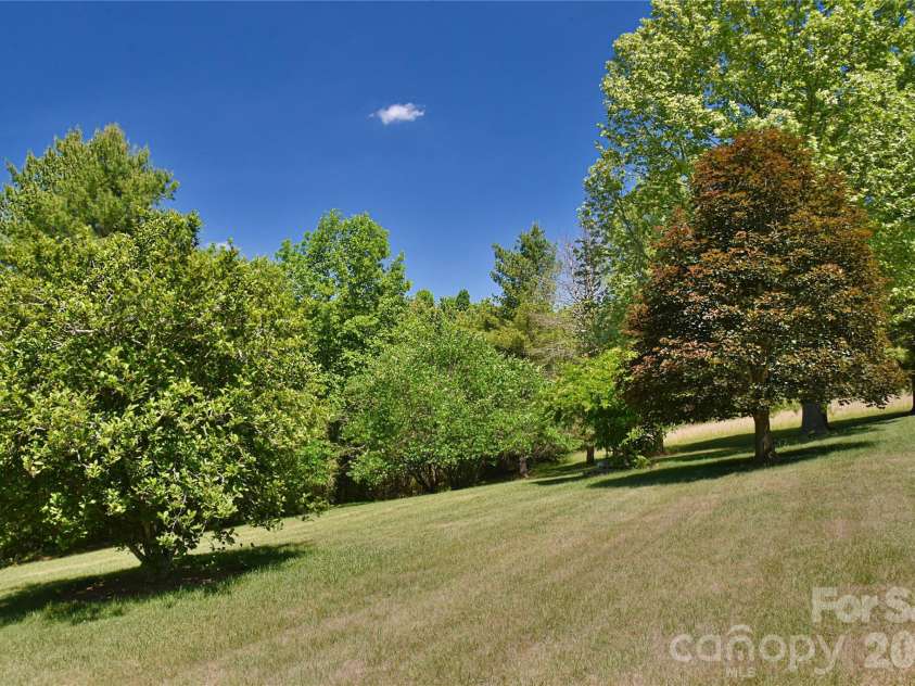 518 Forest Ridge Drive, Mars Hill, NC 28754.  MLS# CAR4384980, YatesRealty ID 26579. 