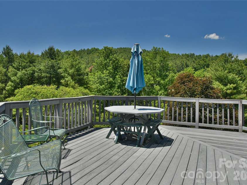 518 Forest Ridge Drive, Mars Hill, NC 28754.  MLS# CAR4384980, YatesRealty ID 26579. 