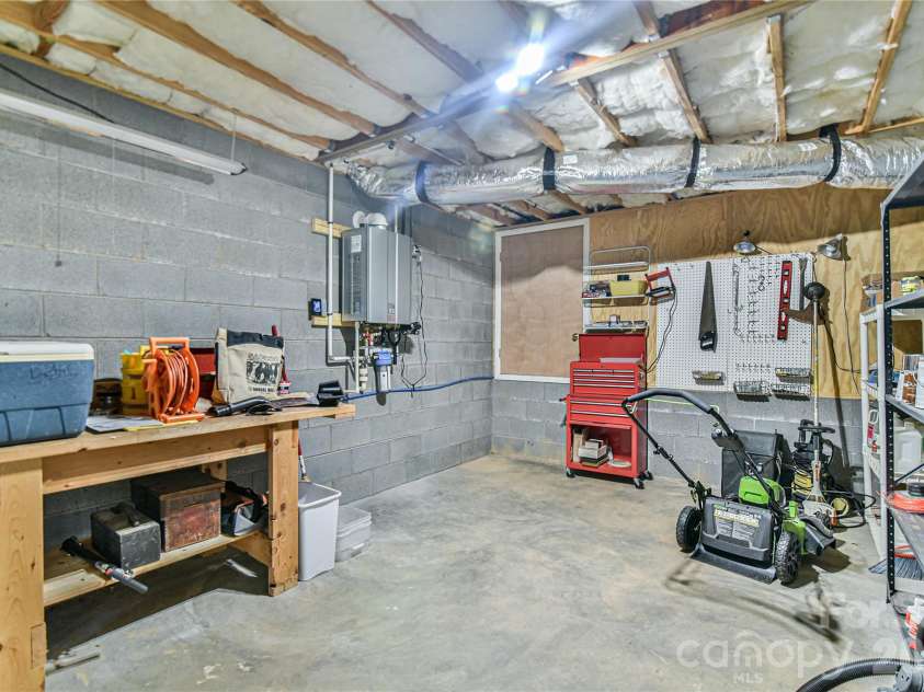 518 Forest Ridge Drive, Mars Hill, NC 28754.  MLS# CAR4384980, YatesRealty ID 26579. Basement workshop