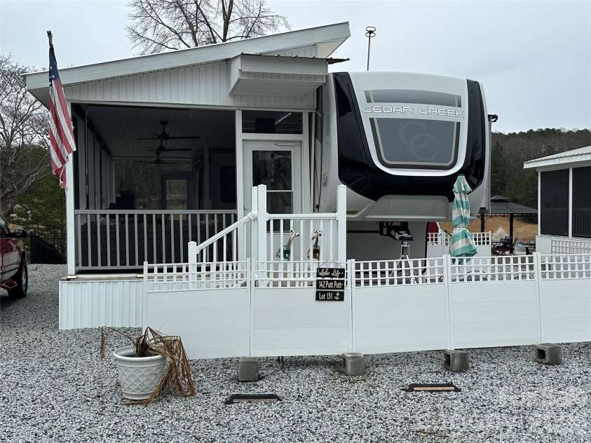 142 Putt Putt Lane, New London, NC 28127.  MLS# CAR4350125, YatesRealty ID 2658. 