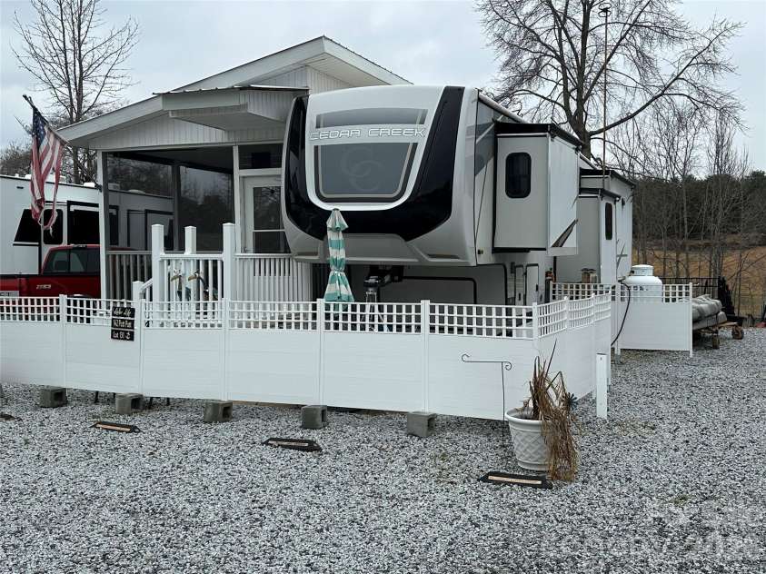 142 Putt Putt Lane, New London, NC 28127.  MLS# CAR4350125, YatesRealty ID 2658. 