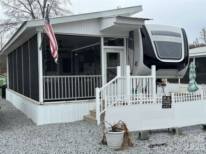 142 Putt Putt Lane, New London, NC 28127.  MLS# CAR4350125, YatesRealty ID 2658. 