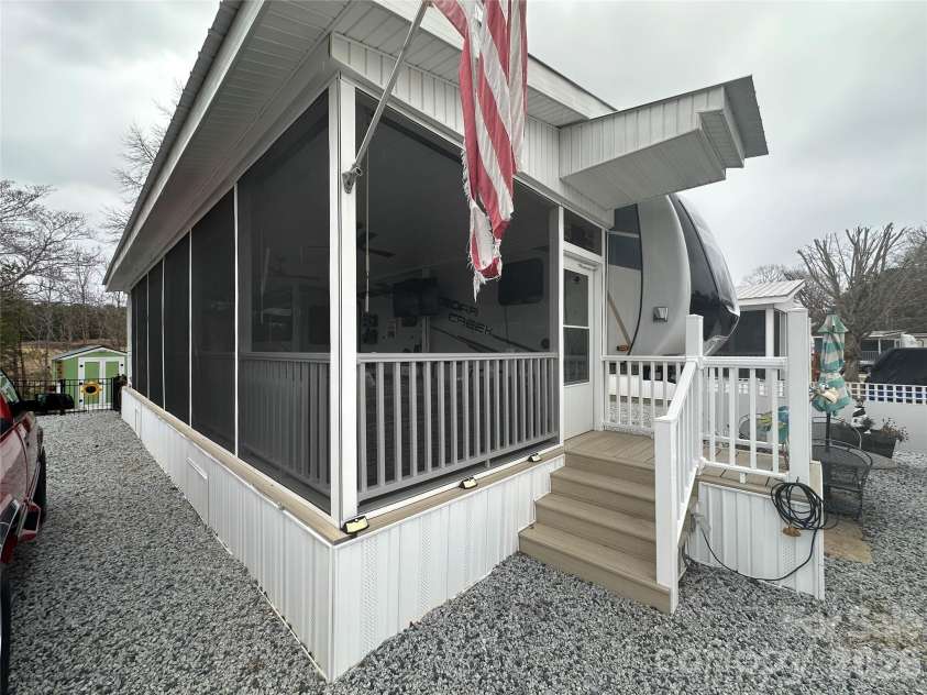 142 Putt Putt Lane, New London, NC 28127.  MLS# CAR4350125, YatesRealty ID 2658. 
