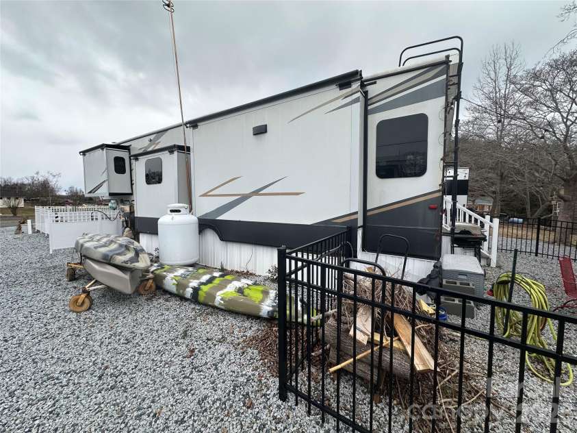 142 Putt Putt Lane, New London, NC 28127.  MLS# CAR4350125, YatesRealty ID 2658. 