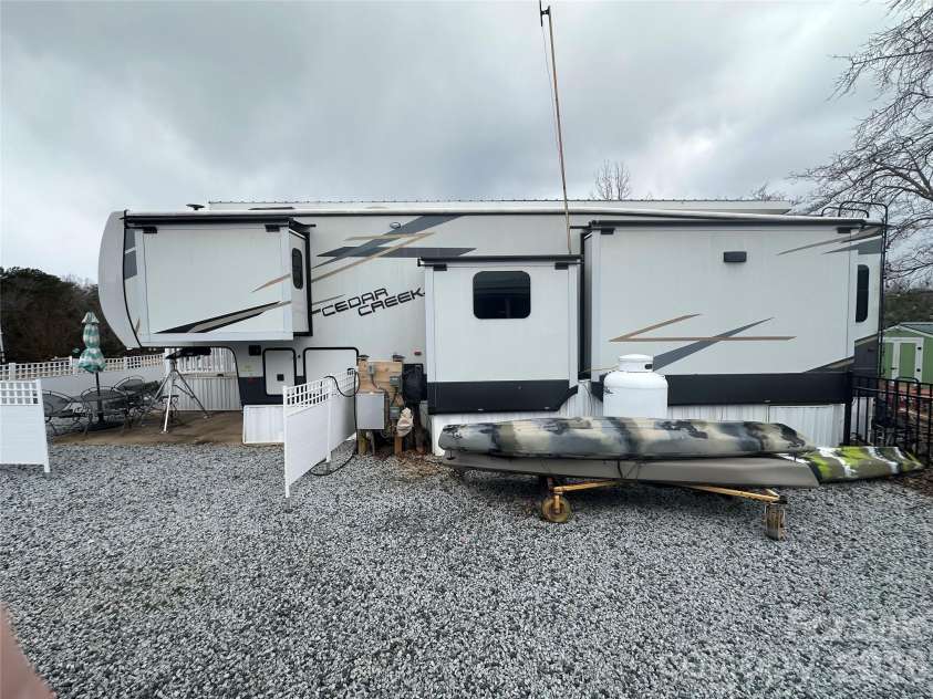 142 Putt Putt Lane, New London, NC 28127.  MLS# CAR4350125, YatesRealty ID 2658. 
