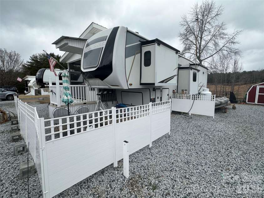 142 Putt Putt Lane, New London, NC 28127.  MLS# CAR4350125, YatesRealty ID 2658. 