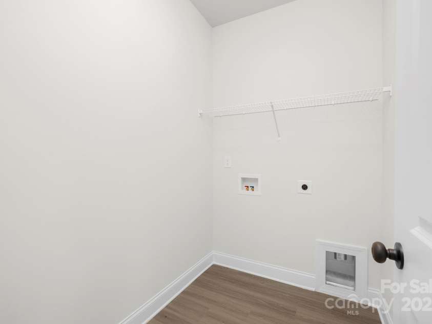 9507 Weston Woods Lane, Charlotte, NC 28216.  MLS# CAR4281476, YatesRealty ID 26580. 
