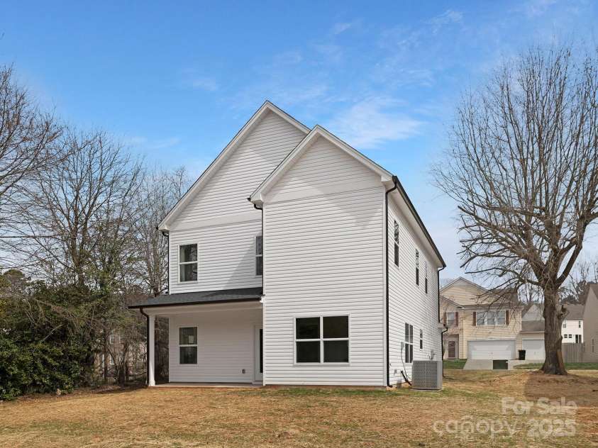 9507 Weston Woods Lane, Charlotte, NC 28216.  MLS# CAR4281476, YatesRealty ID 26580. 