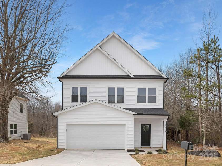 9507 Weston Woods Lane, Charlotte, NC 28216.  MLS# CAR4281476, YatesRealty ID 26580. 