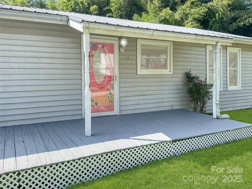 13 Rosscraggon Drive, Asheville, NC 28803.  MLS# CAR4260908, YatesRealty ID 26581. 