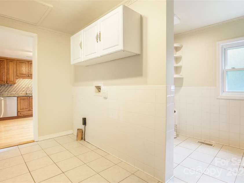 13 Rosscraggon Drive, Asheville, NC 28803.  MLS# CAR4260908, YatesRealty ID 26581. Laundry Room w hookups