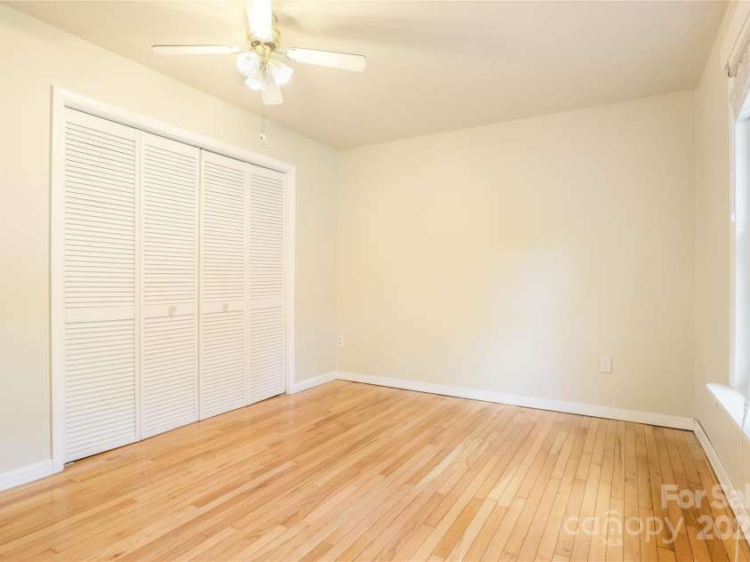 13 Rosscraggon Drive, Asheville, NC 28803.  MLS# CAR4260908, YatesRealty ID 26581. Room 1