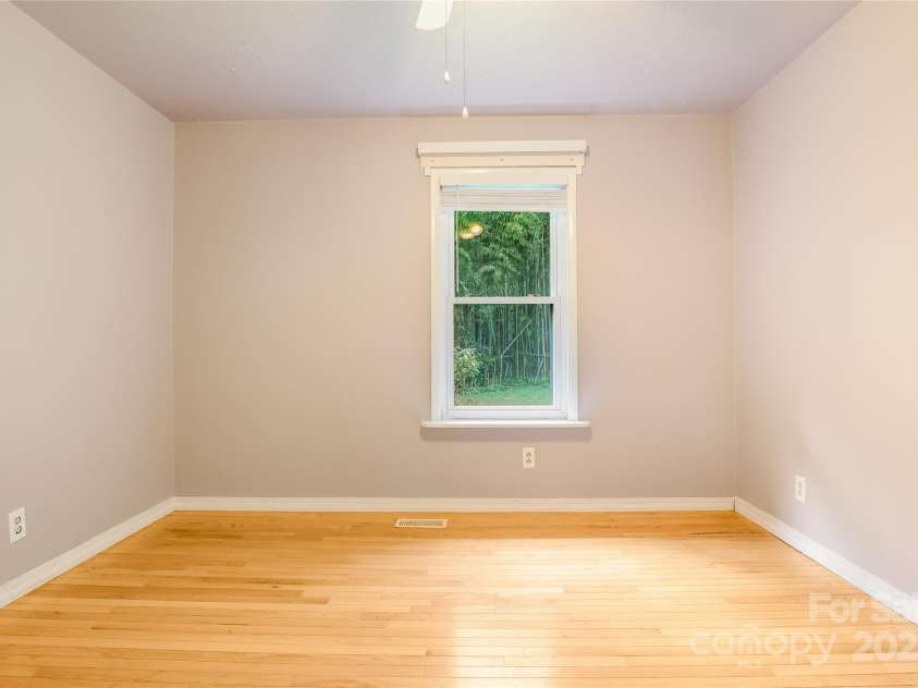 13 Rosscraggon Drive, Asheville, NC 28803.  MLS# CAR4260908, YatesRealty ID 26581. Room 2