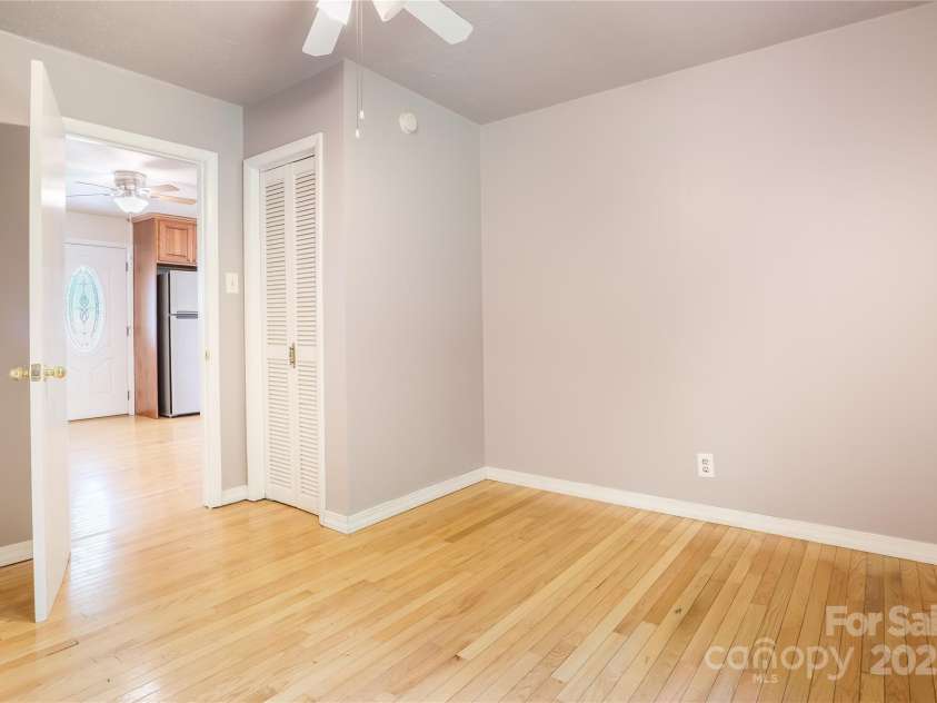 13 Rosscraggon Drive, Asheville, NC 28803.  MLS# CAR4260908, YatesRealty ID 26581. Room 2