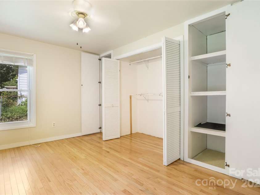 13 Rosscraggon Drive, Asheville, NC 28803.  MLS# CAR4260908, YatesRealty ID 26581. Room 3