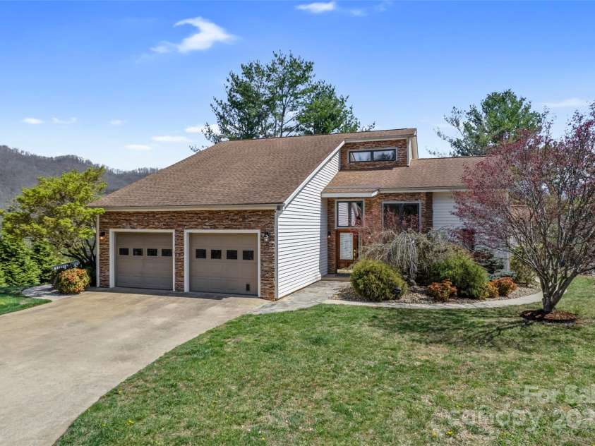 31 Bridle Path Drive, Barnardsville, NC 28709.  MLS# CAR4282376, YatesRealty ID 26582. 